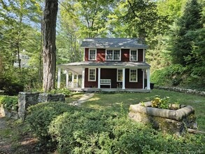 Building Photo - 4 Old Cat Rock Rd