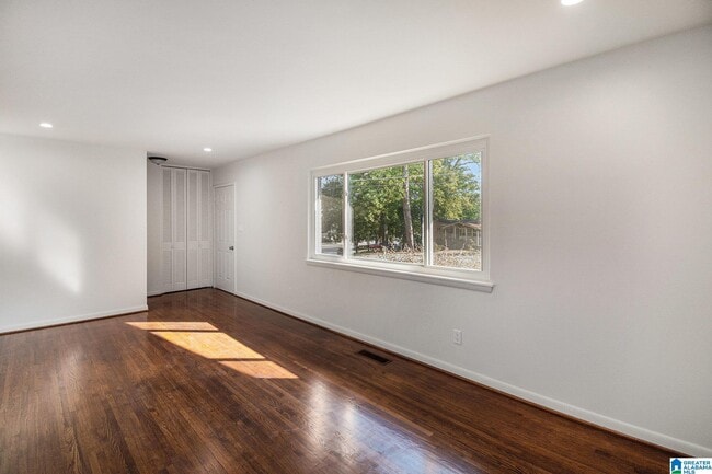 Foto del edificio - 545 Edgecrest Cir