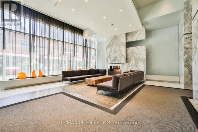 Building Photo - 8 Charlotte St