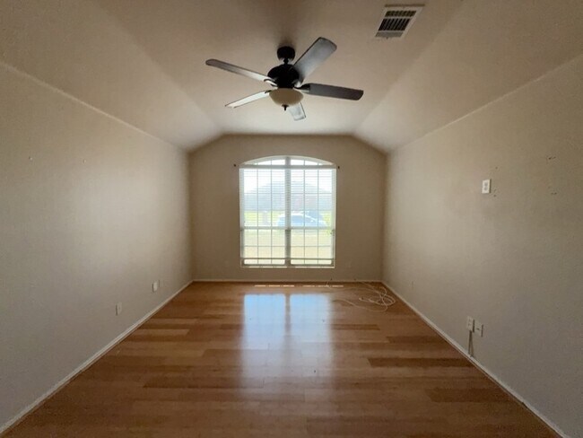 Building Photo - 2333 Cedarwood Dr