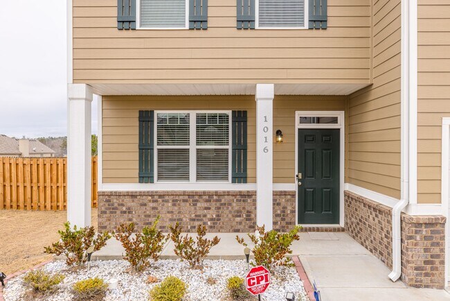Building Photo - 1016 Sherwood Ln