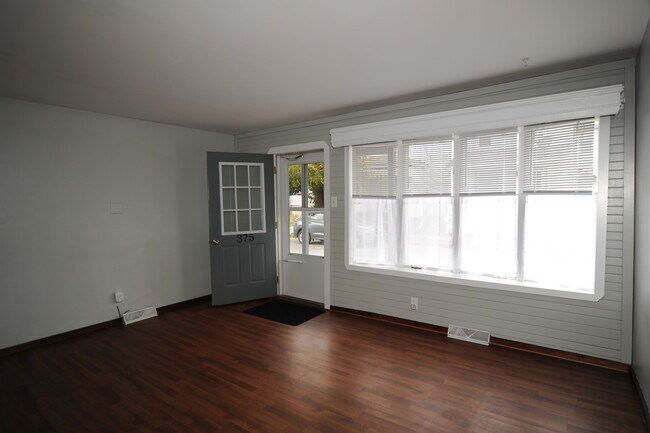 Foto del edificio - 375 Elm Ave