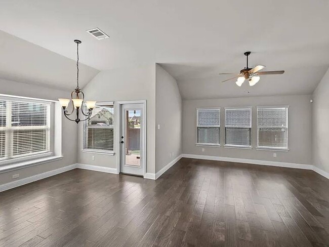 Building Photo - 3924 Fox Run Dr