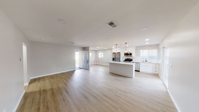 Foto del edificio - Fully Renovated! 4BD/2BA