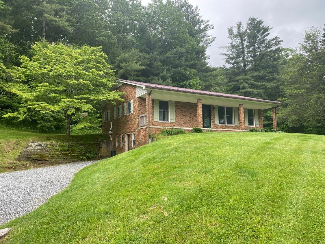 Primary Photo - Charming 3bd/2ba House In Fleetwood