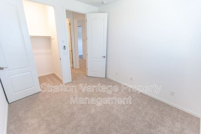 Building Photo - 14231 West El Cortez Pl