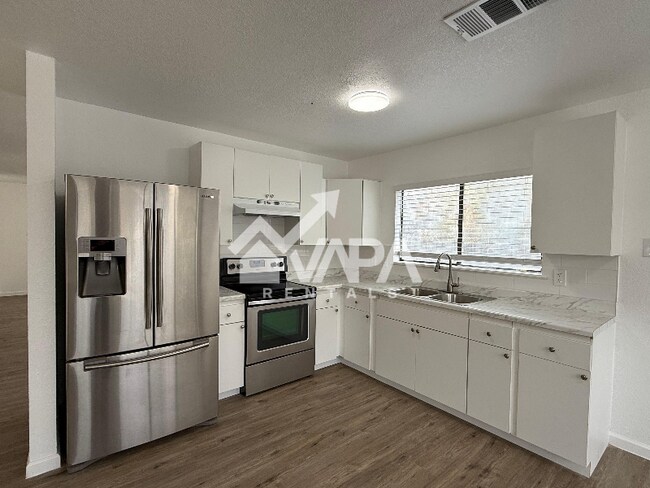 Photo - 7102 Grassy Trail House