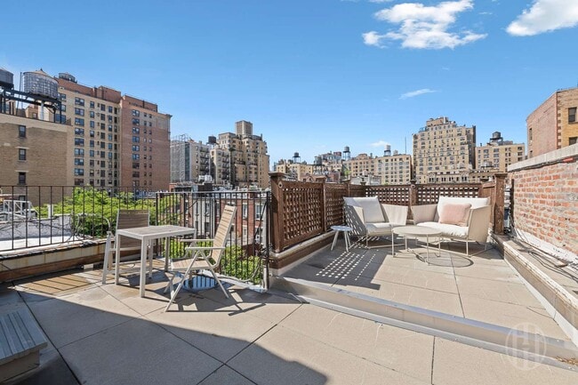 Building Photo - 334 W 89th St