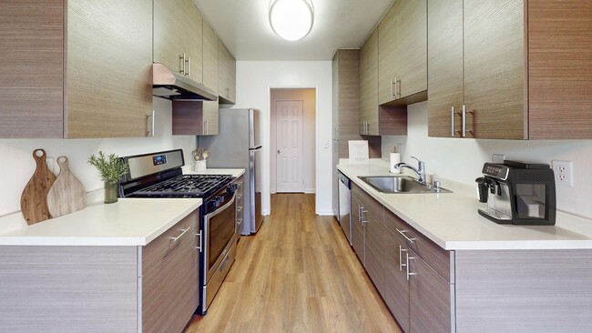 Building Photo - Huntington Vista