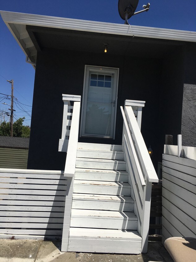 Entryway - 3120 Rose St