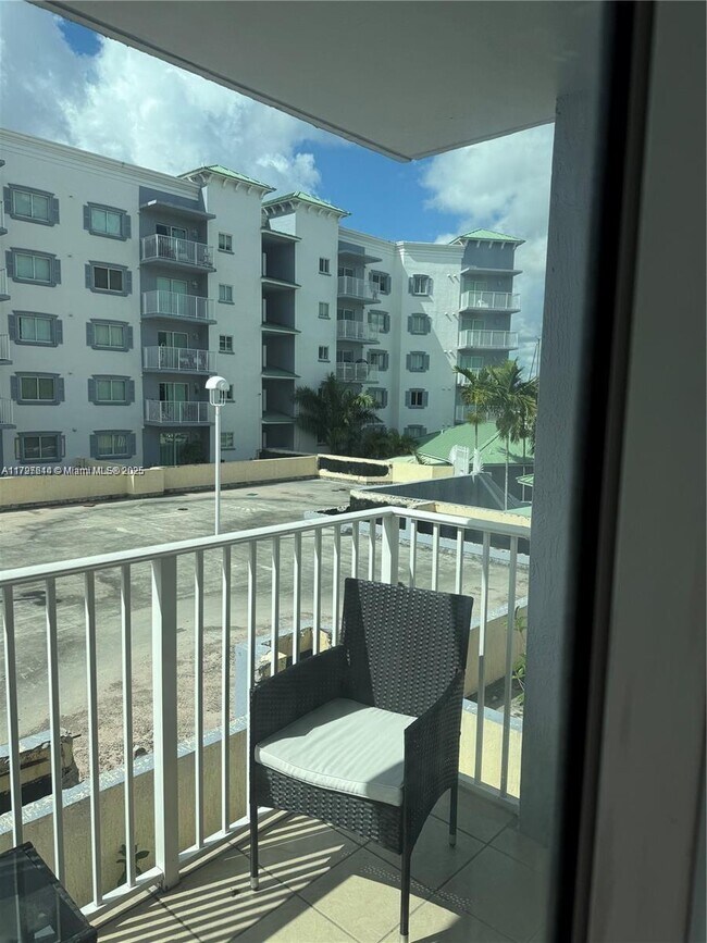 Foto del edificio - 2415 NW 16th St Rd