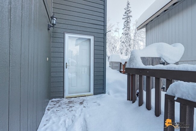 Building Photo - 1,855 sqft Eagle River home located in hig...