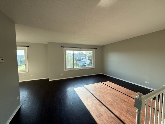 Building Photo - 3900 Sandpiper Dr