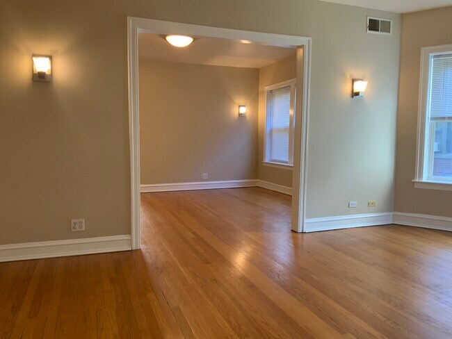 Building Photo - 4304 N Ashland Ave