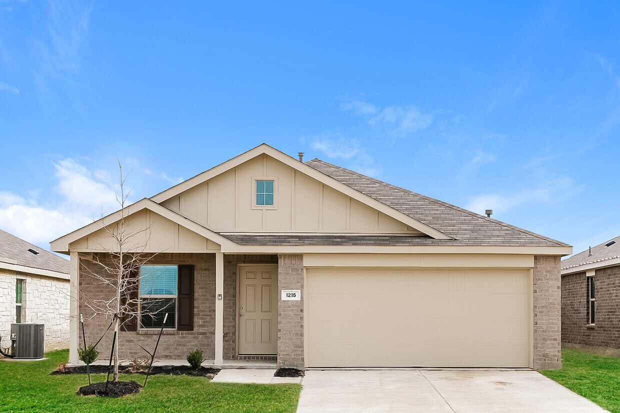 1215 Wildflower St, Ennis, TX House Rental in Ennis, TX
