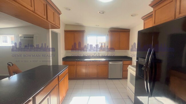 Foto del edificio - 4102 E Plaza Blvd