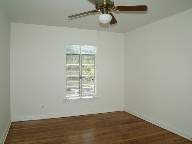Building Photo - 3206 Tom Green St