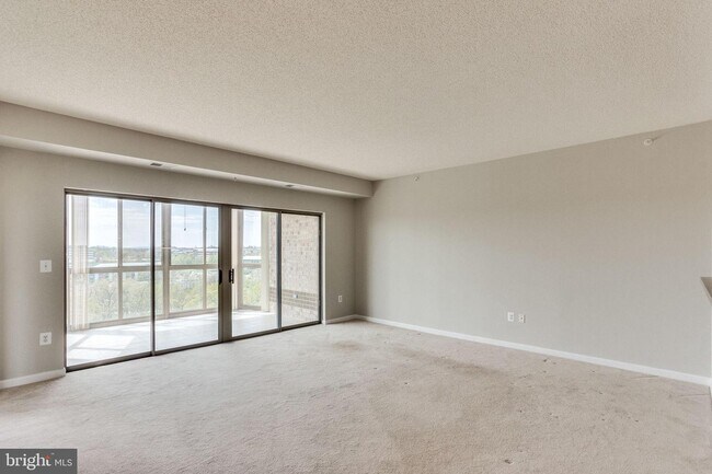 Foto del edificio - 19375 Cypress Ridge Terrace