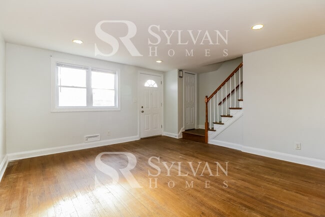 Building Photo - Prepare to fall in love with this 3 bedroo...