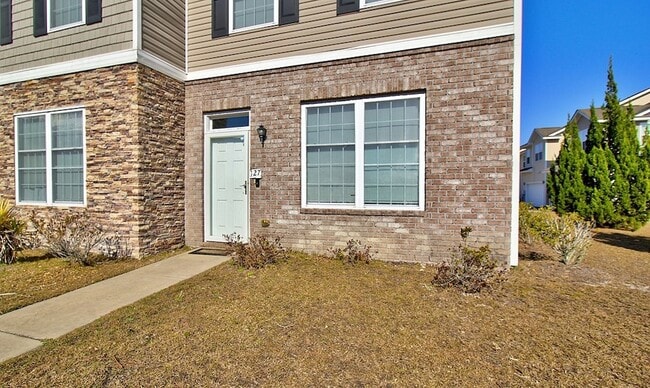 Building Photo - 127 Davila St