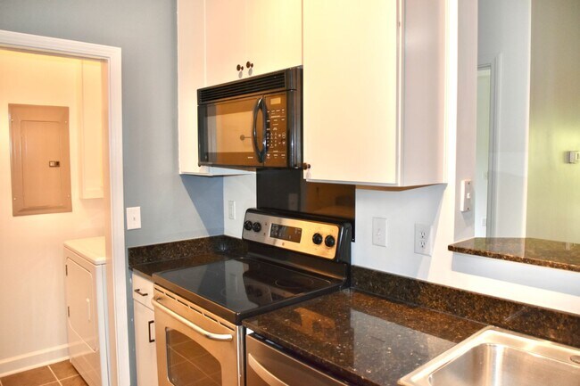 Foto del edificio - Asheville Condo Rental w/ Garage!