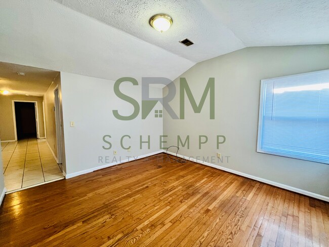 Building Photo - Spacious 3BR ranch in the Hazelwood neighborhood!