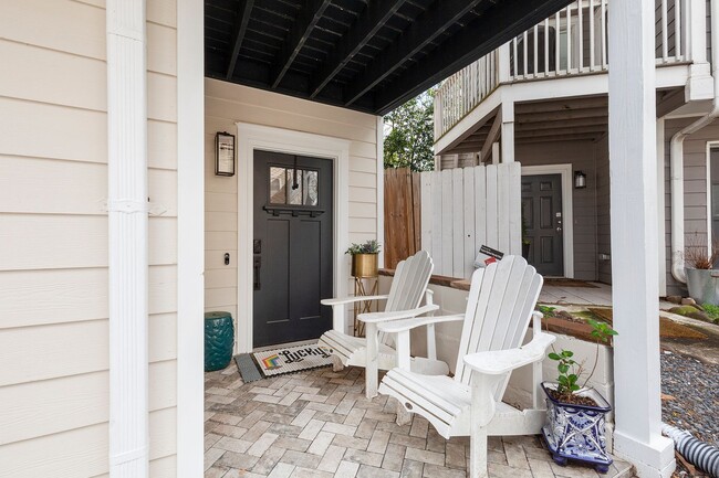 Building Photo - Beautifully Renovated 2/2.5 in VA Highland...