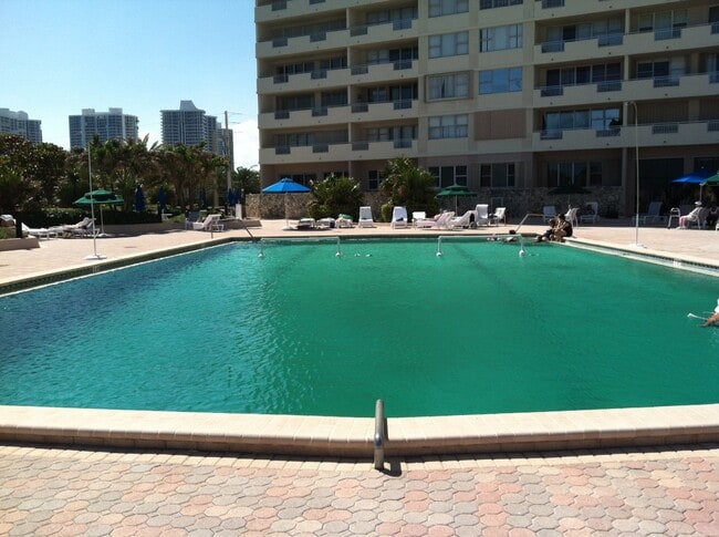 Building Photo - 3180 S Ocean Dr