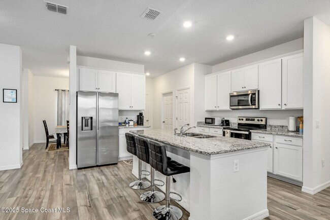 Foto del edificio - 1717 Dalroy St NW