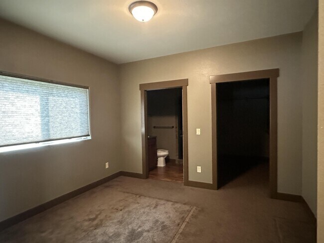 Foto del edificio - 715 17th St W