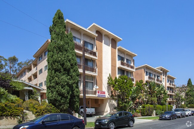 Foto del edificio - Majestic East & West Apartments