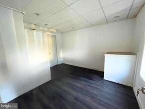 Building Photo - 13817 Rosewood Dr