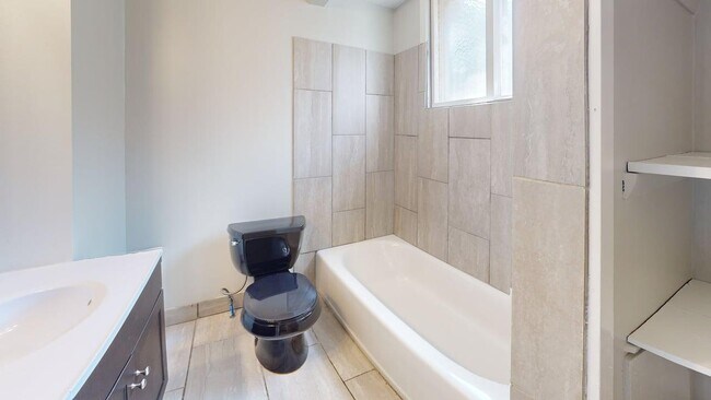 Foto del edificio - 7903 Jeffries Ave