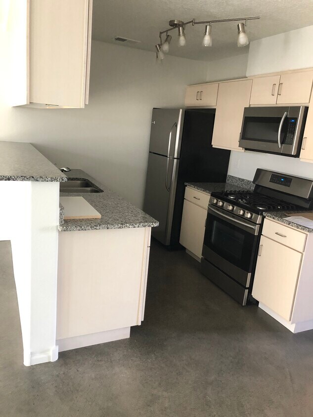 12844 Lomas Blvd NE, Albuquerque, NM 87112 Townhome Rentals in