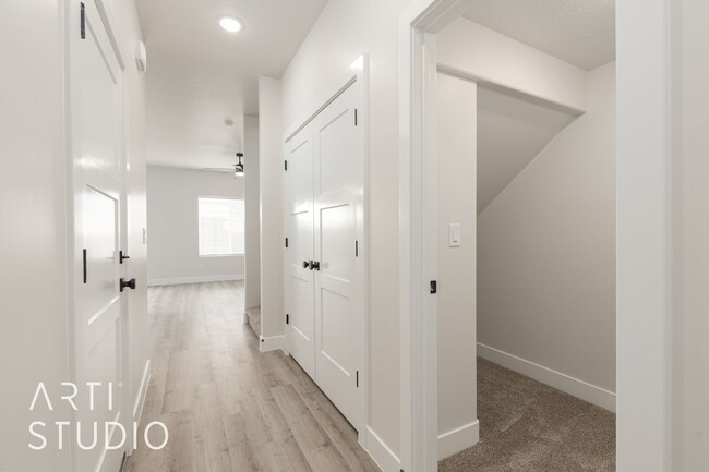 Foto del edificio - New Canyon Crest 3 Bedroom, 2.5 Bathroom T...