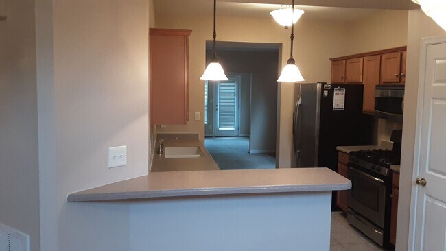 Building Photo - Beautiful three bedroom two-and-a-half bat...