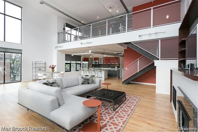 Building Photo - 100 N Center St