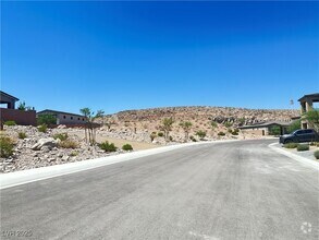 Building Photo - 9565 Camelback Crk Dr