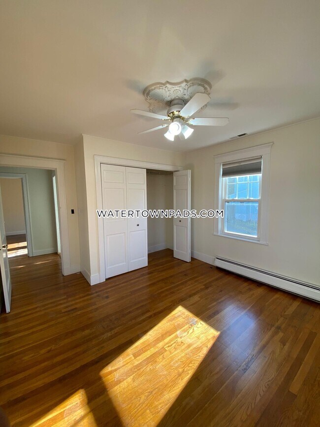 Foto del edificio - 4 Hall Ave