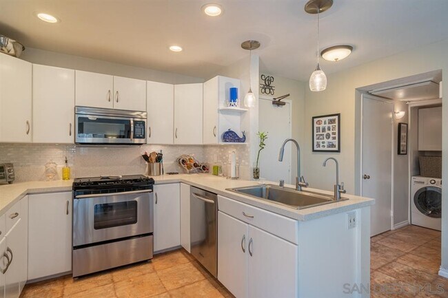 Building Photo - 6737 Friars Rd