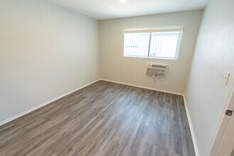 Interior Photo - 2039 North Las Palmas Ave