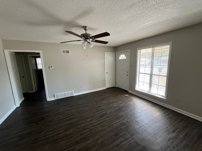Building Photo - Charming 3BR/2BA Memphis Home | Hardwood Floors, 1-Car Garage & Fenced Yard