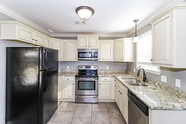 Building Photo - 303 Stonecreek Dr