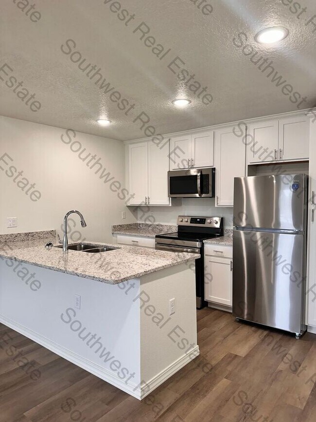 Building Photo - ALL BILLS PAID! Modern 2 bed 2 bath