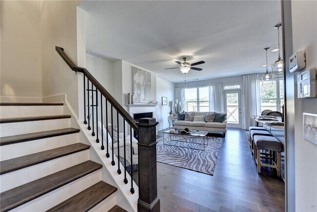 Foto del edificio - 215 Centennial Ridge Dr