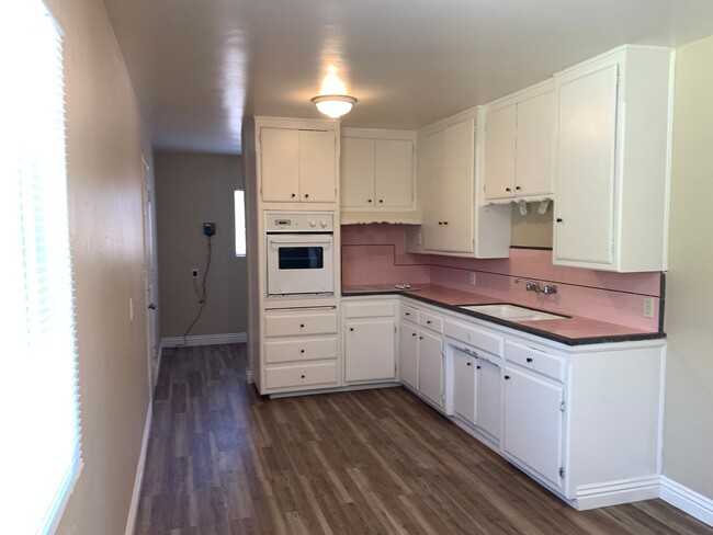 Building Photo - Super Cute 3 Bedroom Home For Rent in Oild...