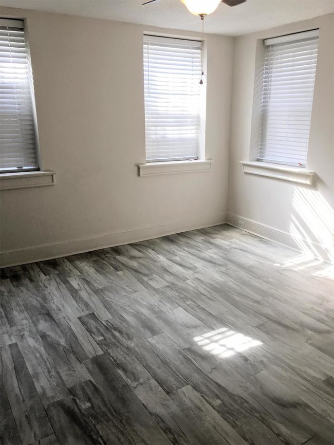 Building Photo - Remodeled Downtown Apartment
