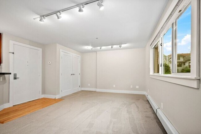 Foto del edificio - Fabulous Urban Retreat Condo in Celebrated...
