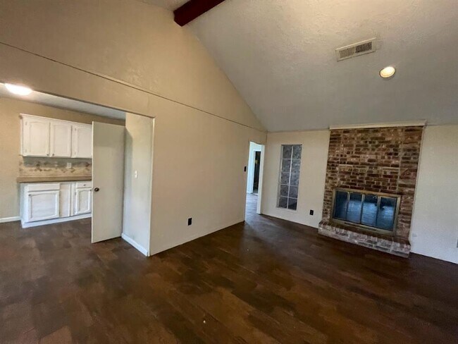 Building Photo - 801 Sunnybrook Ln