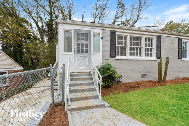 Building Photo - 1810 Oakmont Dr NW